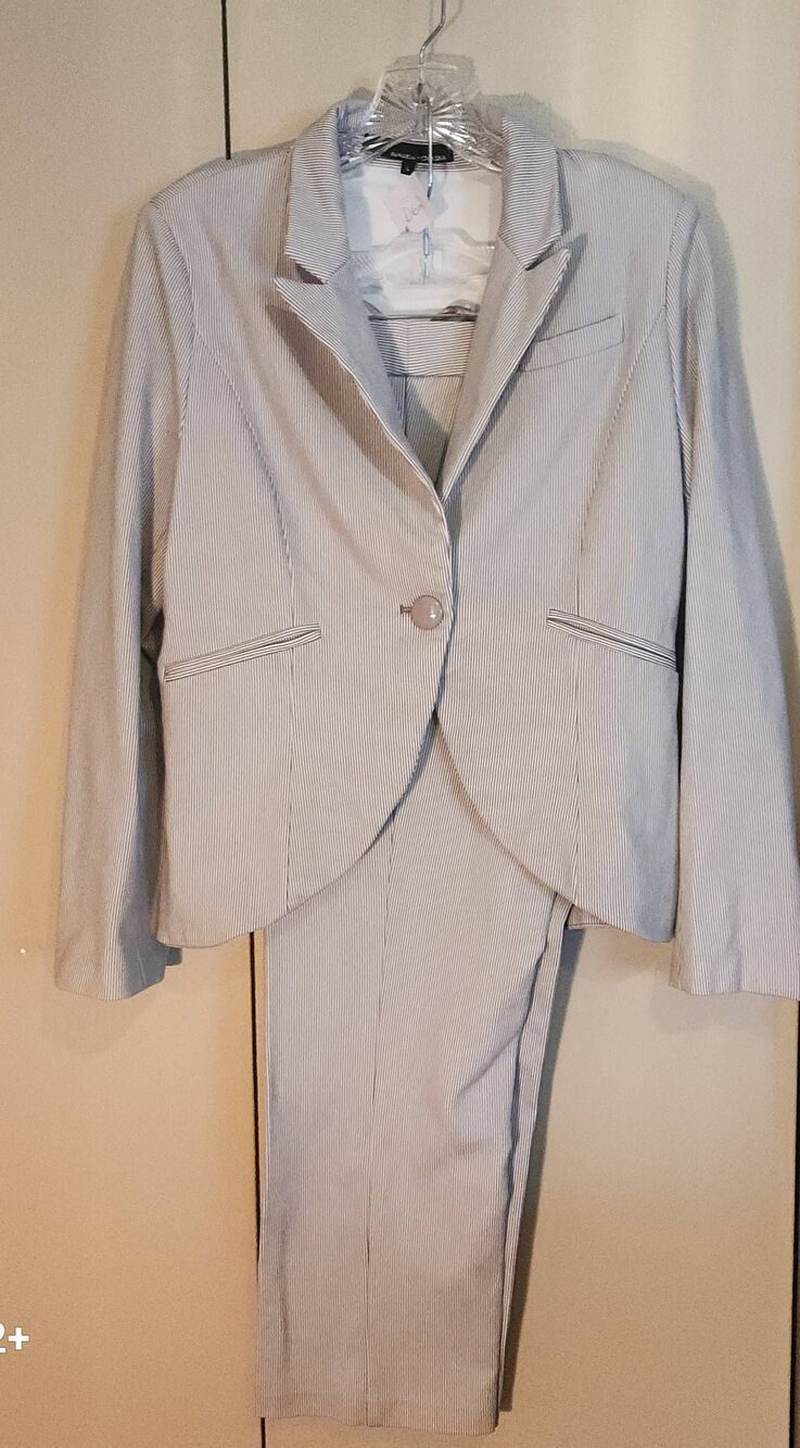 D62 Amanda & Chelsea Pant Suit - Gray Pinstripe w One Button Jacket Sz 12 Large